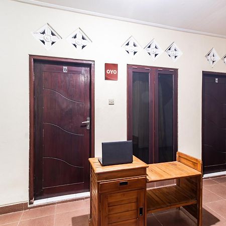 Hotel Oyo Life 93504 Kost Krisna Temukus Exterior foto