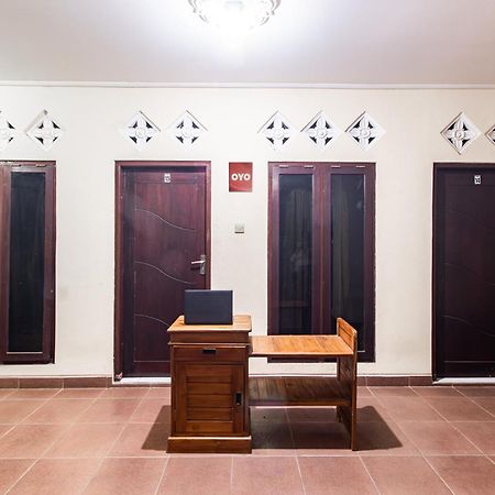 Hotel Oyo Life 93504 Kost Krisna Temukus Exterior foto