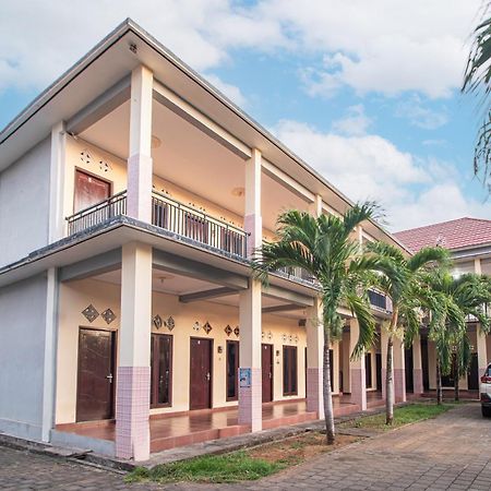 Hotel Oyo Life 93504 Kost Krisna Temukus Exterior foto