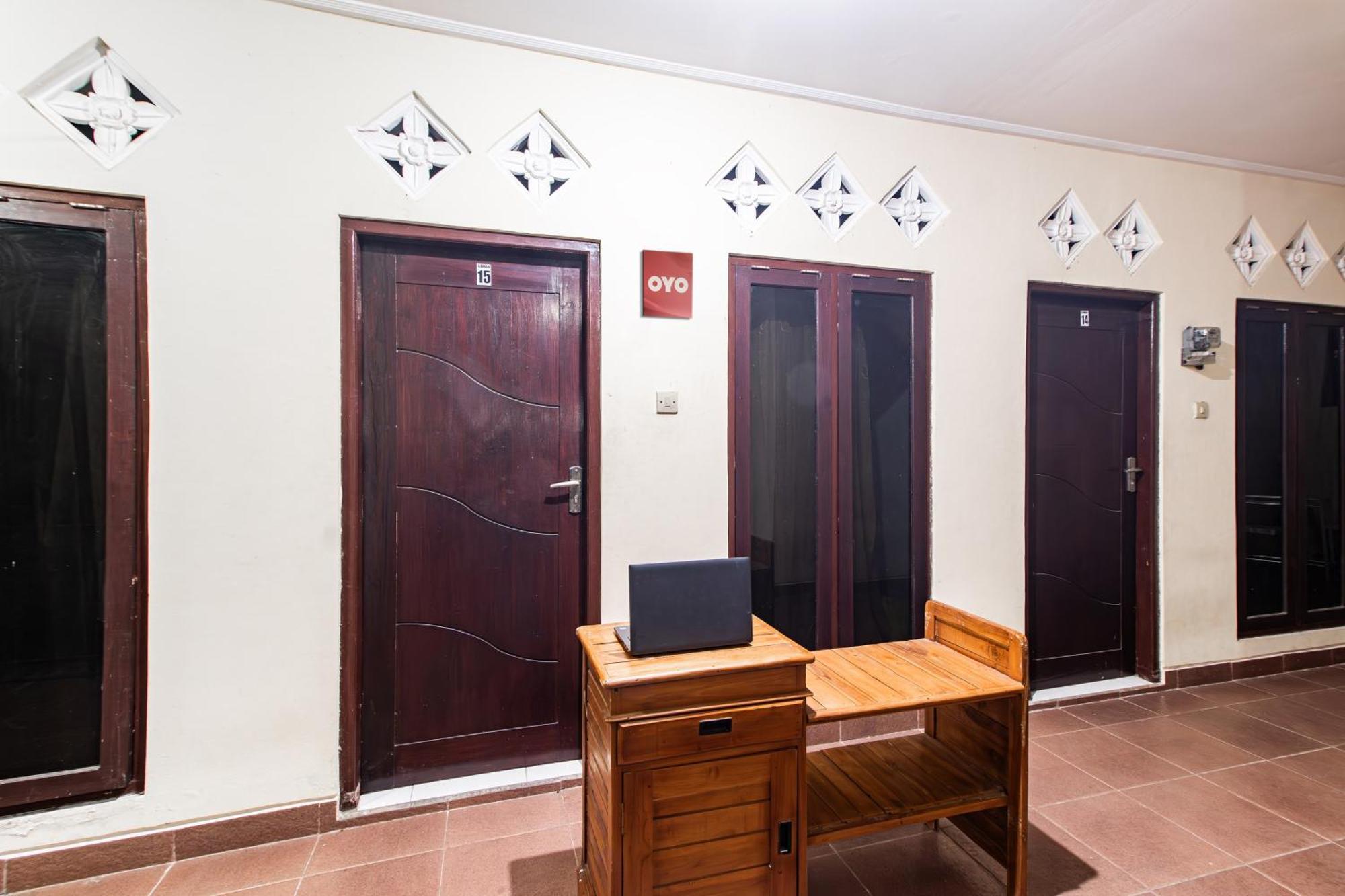 Hotel Oyo Life 93504 Kost Krisna Temukus Exterior foto