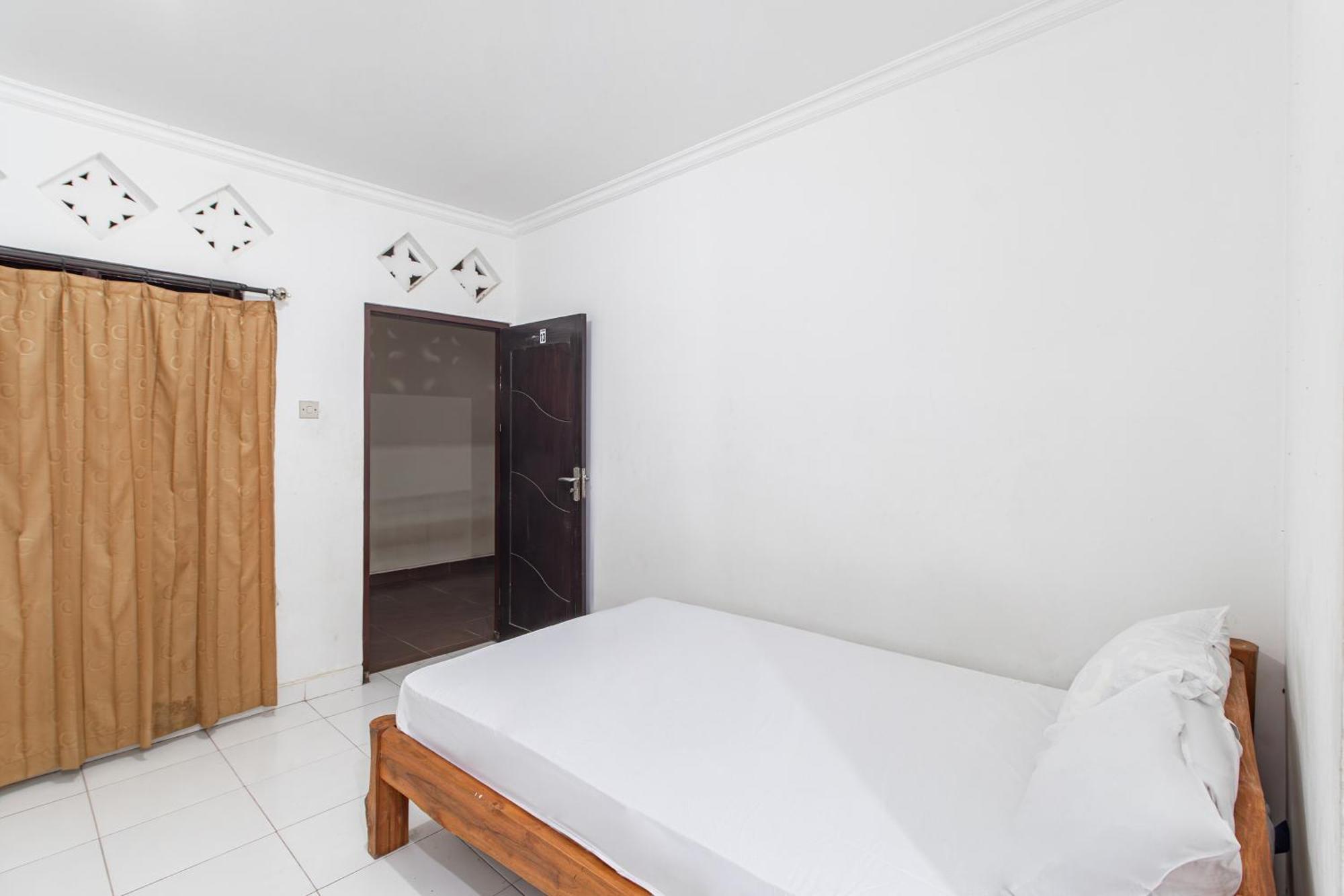 Hotel Oyo Life 93504 Kost Krisna Temukus Exterior foto