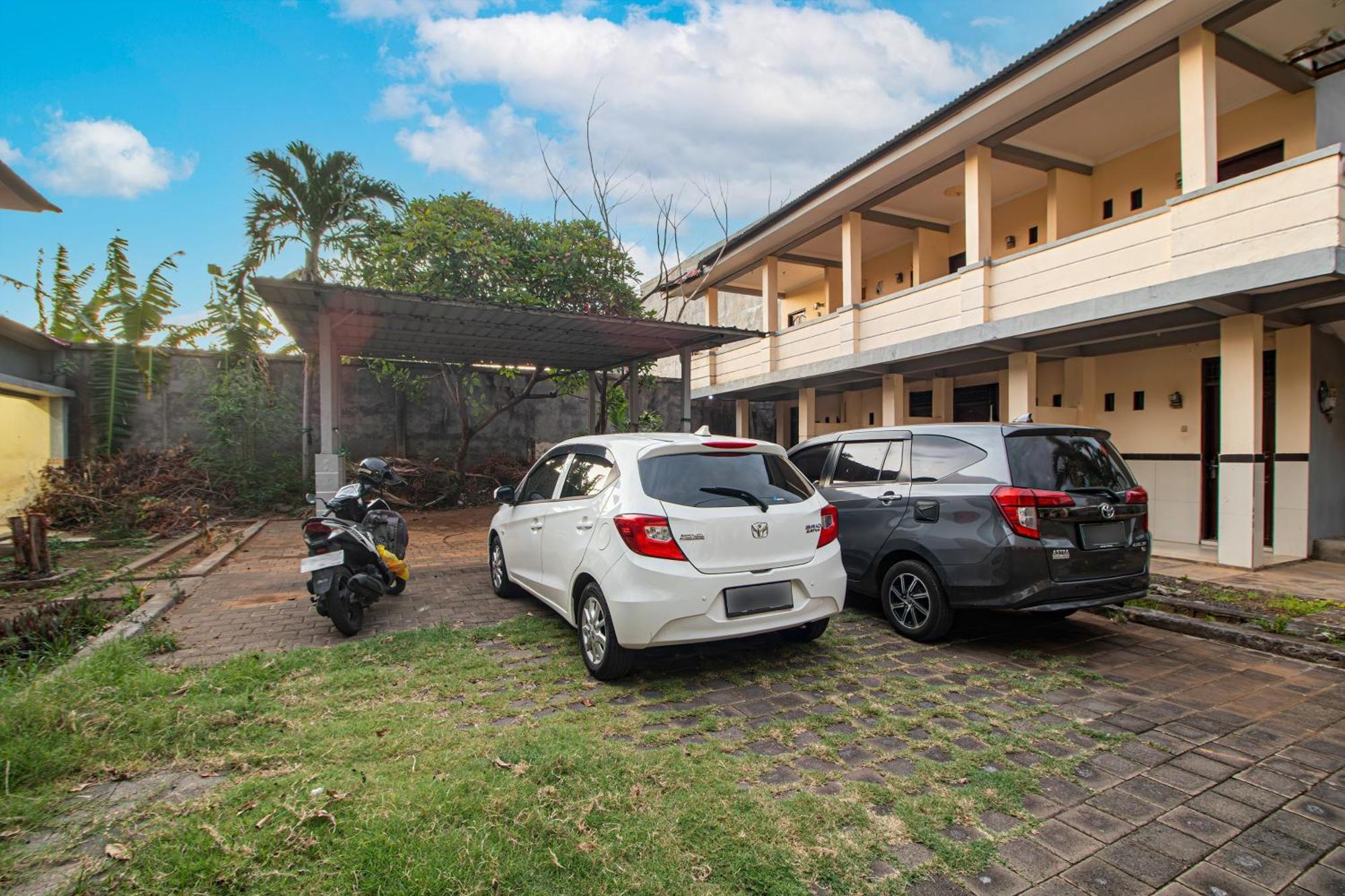 Hotel Oyo Life 93504 Kost Krisna Temukus Exterior foto