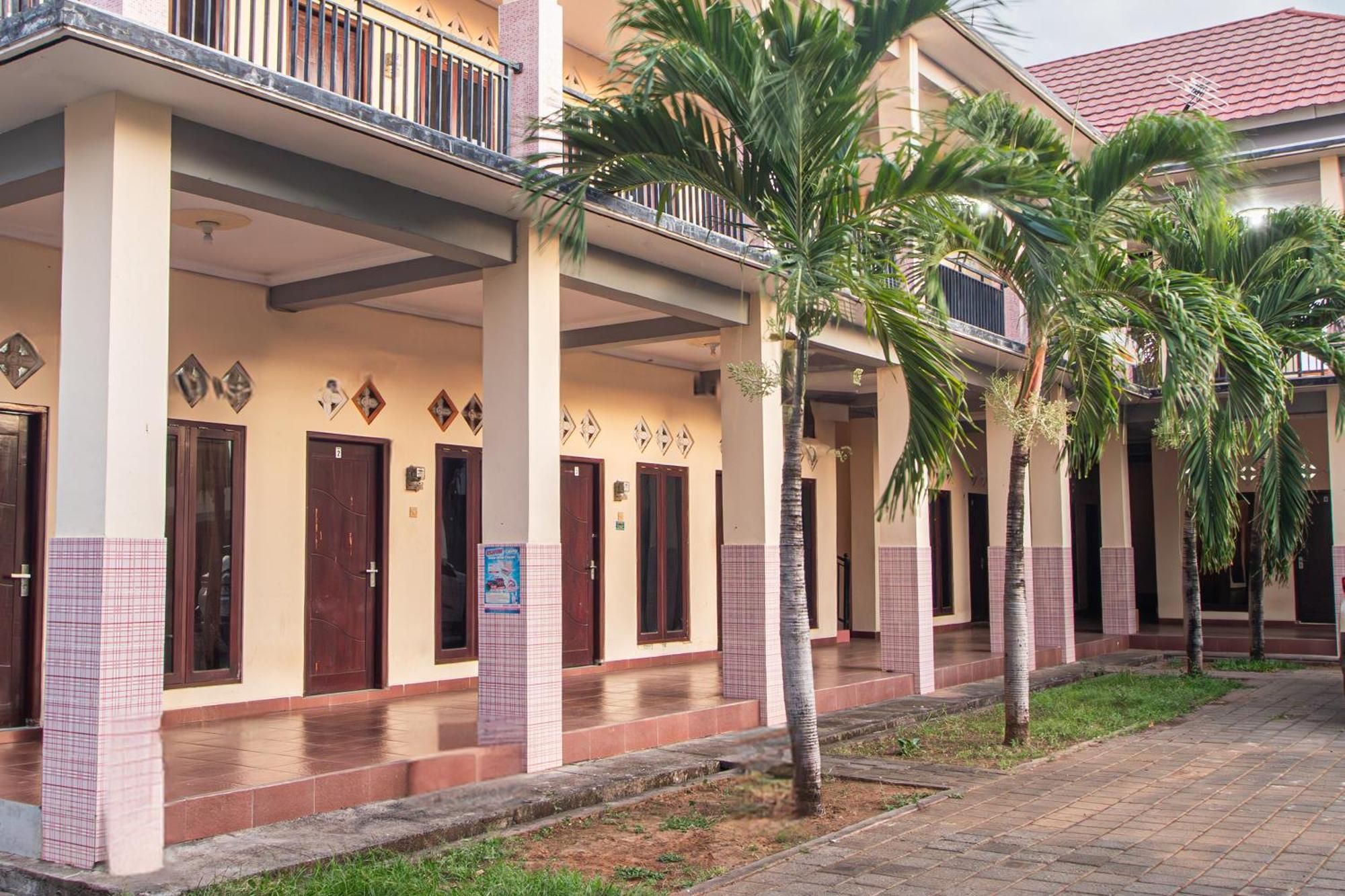 Hotel Oyo Life 93504 Kost Krisna Temukus Exterior foto