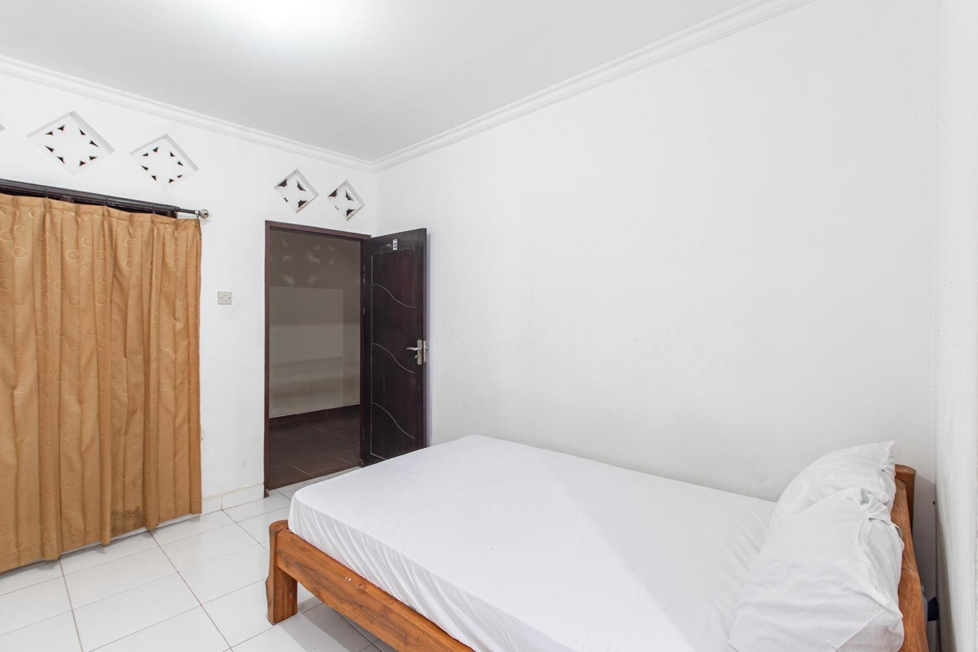 Hotel Oyo Life 93504 Kost Krisna Temukus Exterior foto