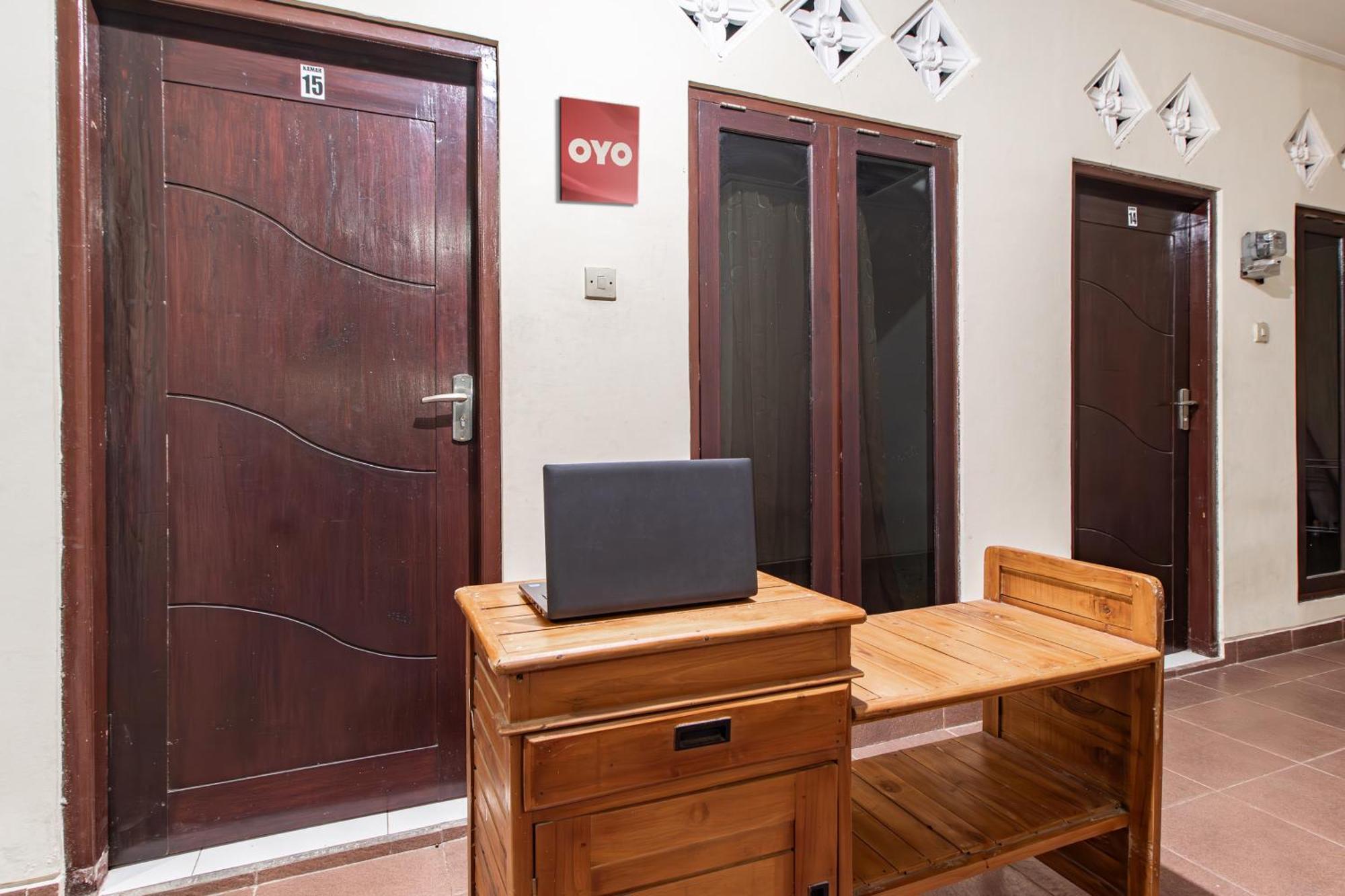 Hotel Oyo Life 93504 Kost Krisna Temukus Exterior foto