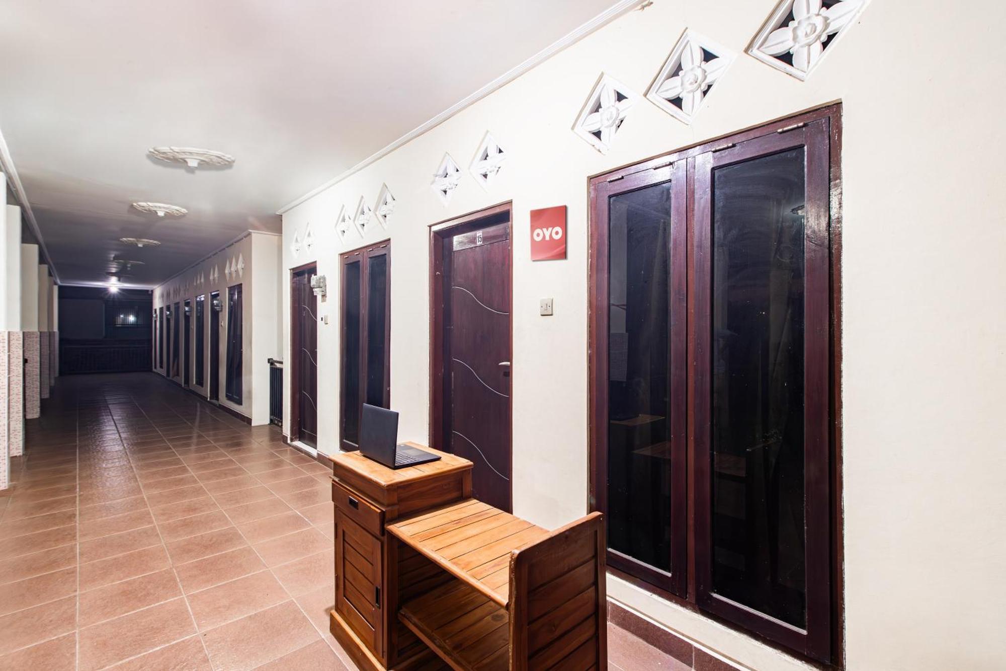 Hotel Oyo Life 93504 Kost Krisna Temukus Exterior foto